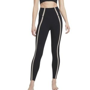 ✔️ NWT✔️ NIKE Yoga Luxe 7/8 Eyelet Legging